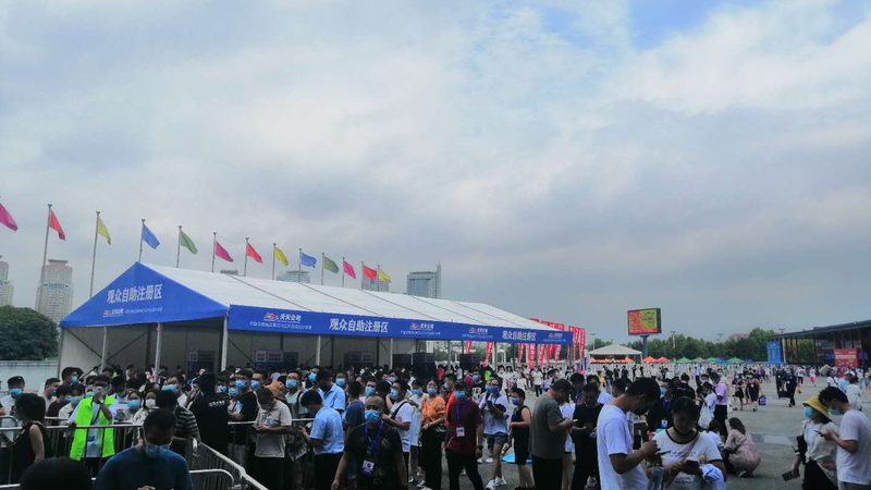 定做门头招牌：亚克力和铝塑板，如何权衡性价比？**